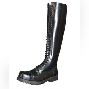 New Underground 30 eyelets rangers in box leather handmade in England size 8